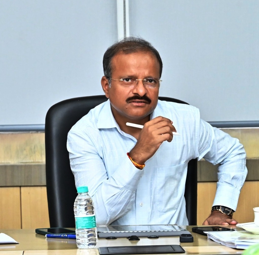 मुख्यमंत्री के प्रमुख सचिव ने नक्सल प्रभावित जिलों में&nbsp;विकास योजनाओं के प्रभावी क्रियान्वयन पर जोर:गांव-गांव तक योजनाओं की पहुँच सुनिश्चित करने के निर्देश