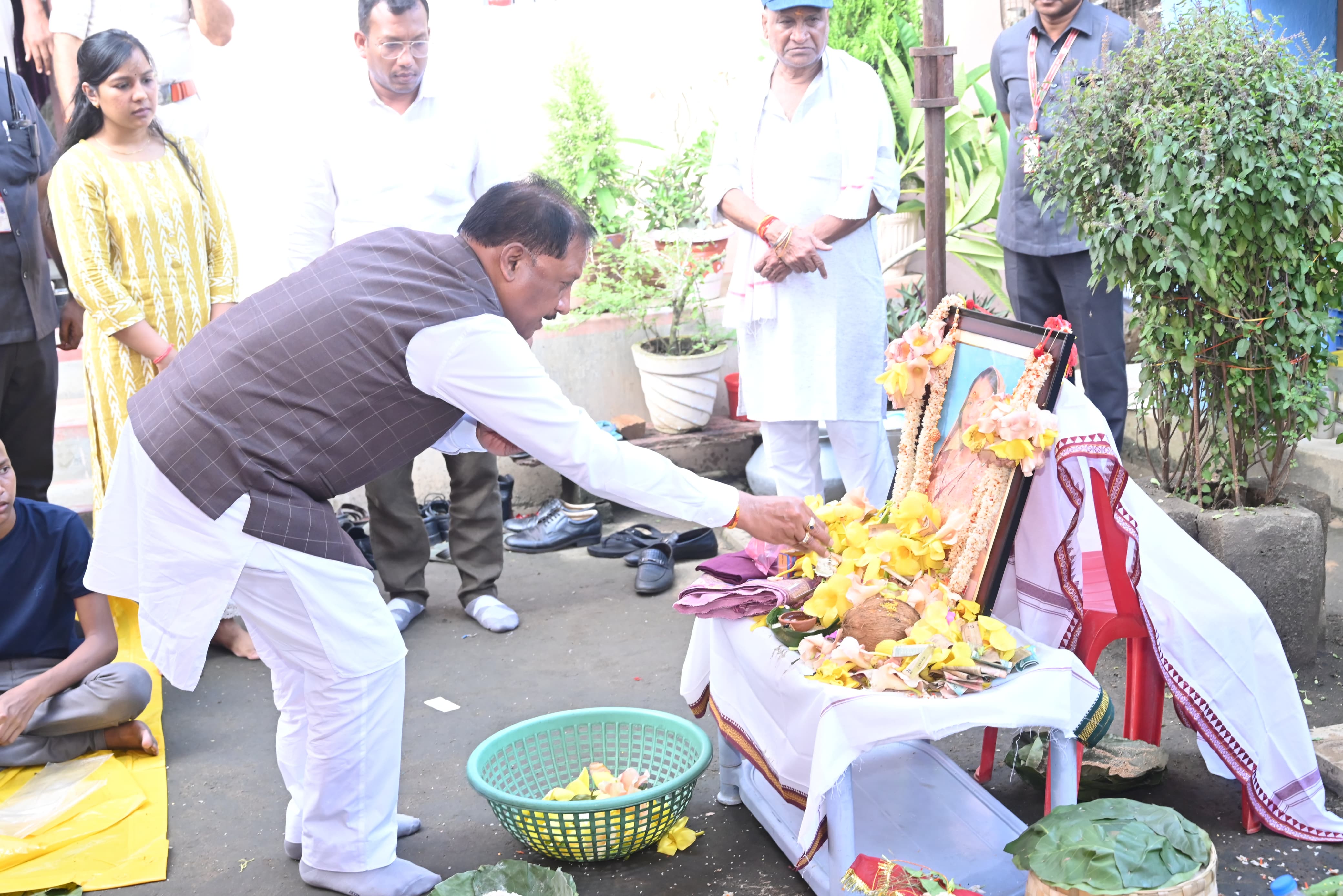 मुख्यमंत्री श्री विष्णुदेव साय ने दिवंगत श्रीमती शशिकला साय को दी श्रद्धांजलि