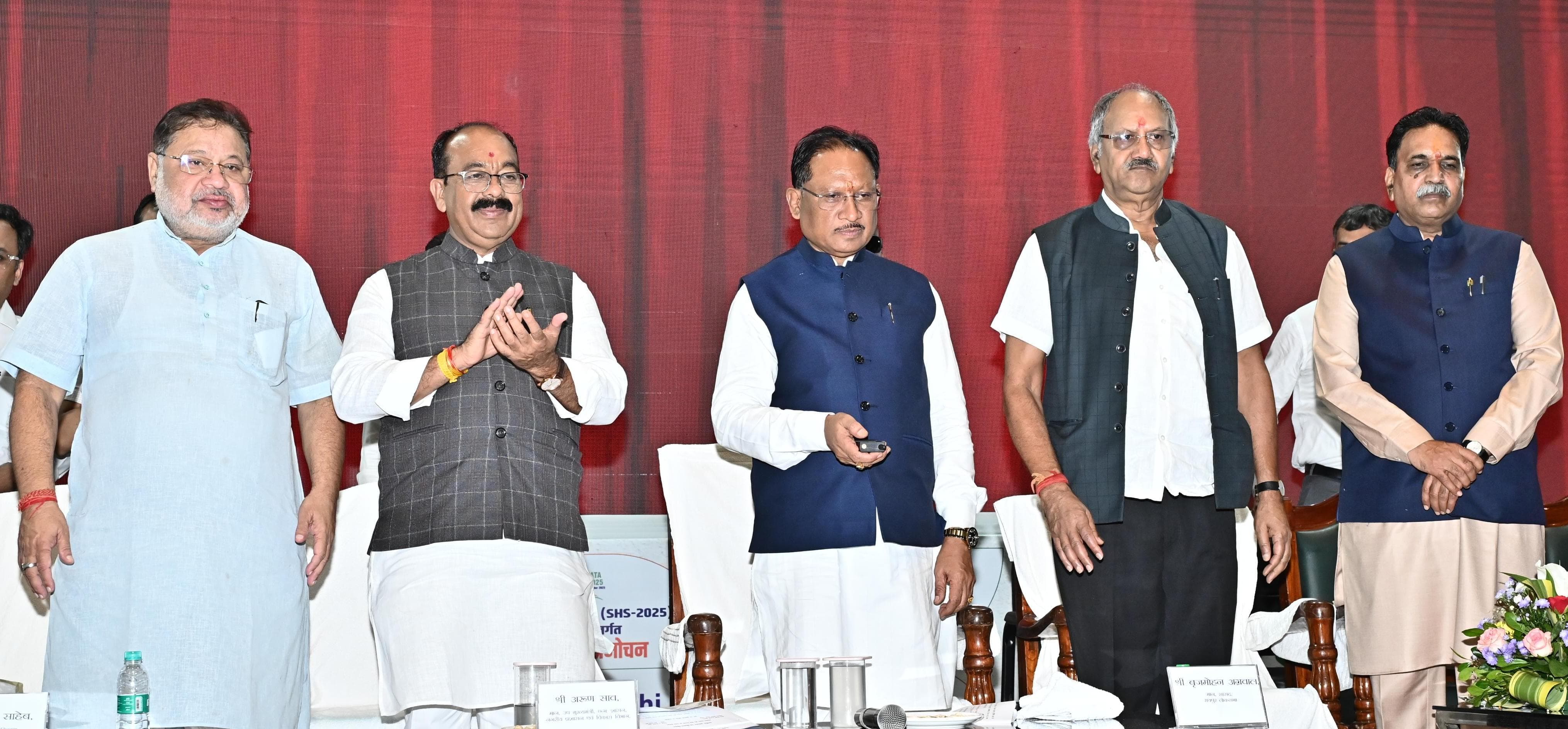 मुख्यमंत्री ने स्वच्छता सुपर लीग के टूल-किट का किया विमोचन, स्वच्छता की दिलाई शपथ.. .&nbsp;पीएम स्वनिधि के लाभार्थियों को वितरित किए चेक