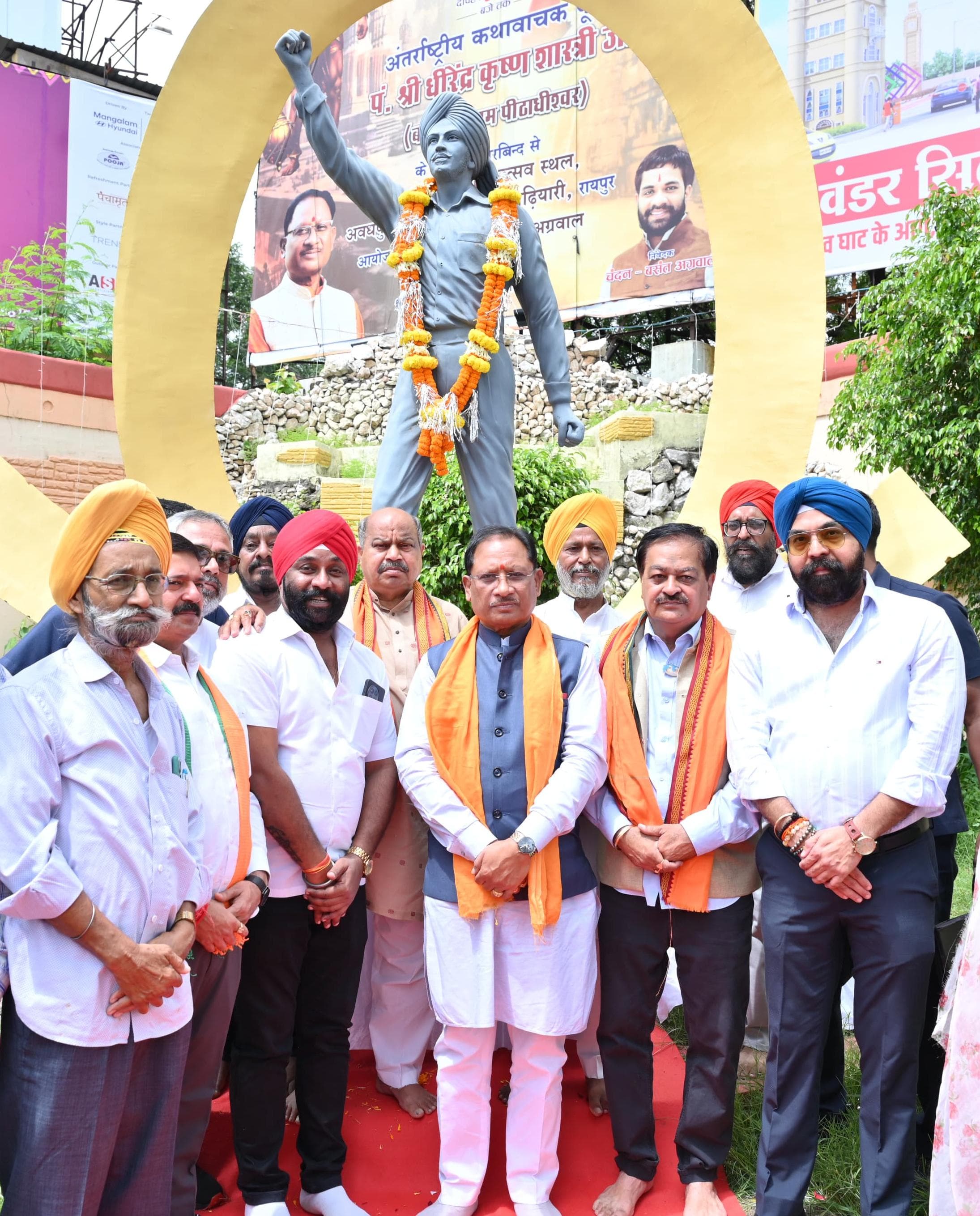 अमर शहीद भगत सिंह की प्रतिमा पर मुख्यमंत्री ने माल्यार्पण कर किया नमन