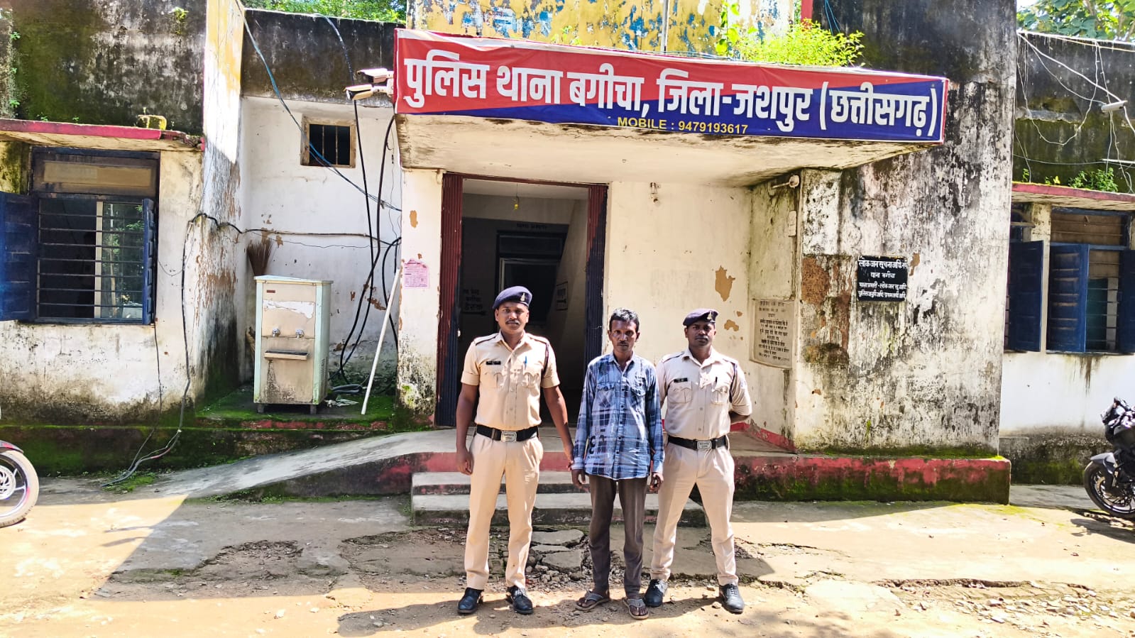 देवी दुर्गा व हिन्दू धर्म के ऊपर अभद्र टिप्पणी कर &nbsp;धार्मिक भावनाएं को ठेस पहुंचाना पड़ा महंगा, &nbsp;आरोपी गिरफ्तार, भेजा गया जेल