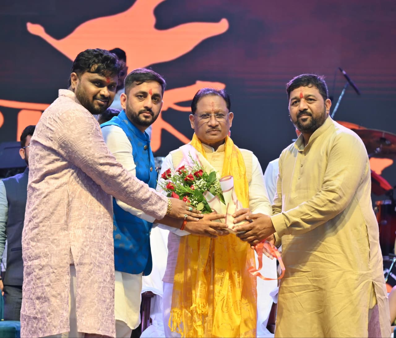मुख्यमंत्री श्री साय रायपुर शहर के विभिन्न गरबा महोत्सव में हुए शामिल, मातारानी का दर्शन कर लिया आशीर्वाद
