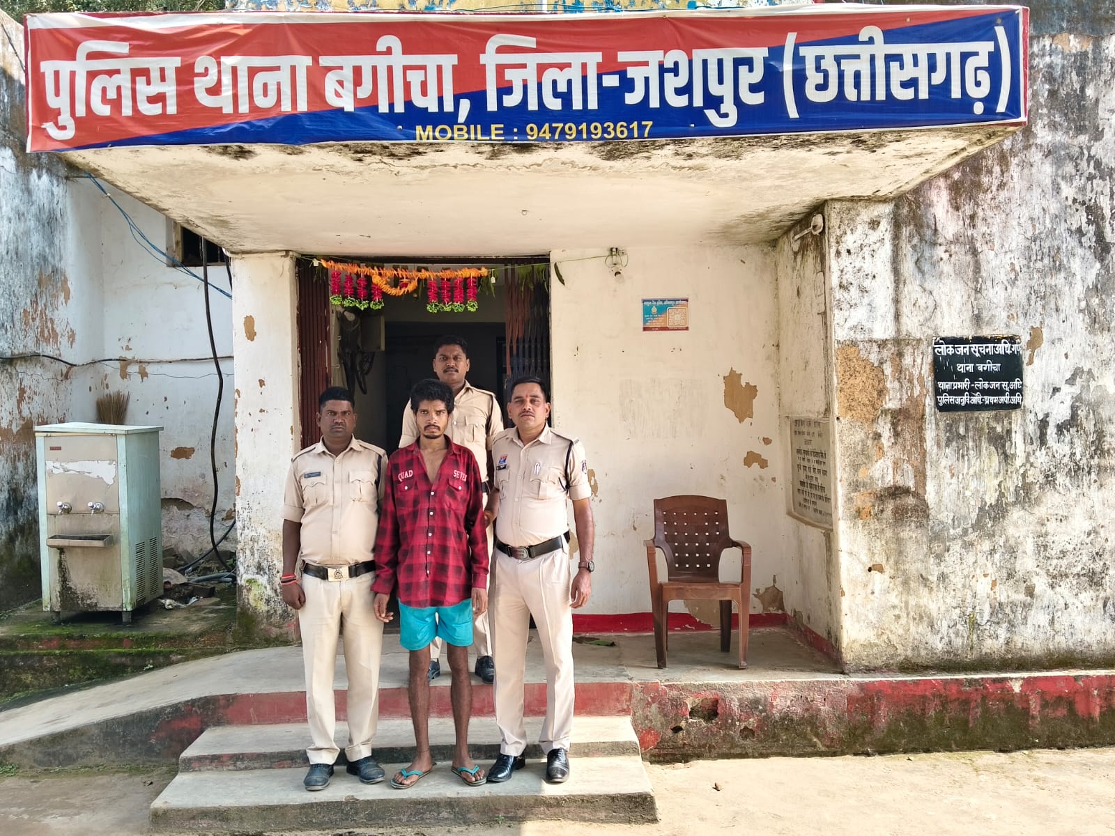 बगीचा - तंत्र मंत्र के चक्कर मे भतीजे ने अपनी रिश्ते &nbsp;की फुआ को टांगी से मारकर कर दी हत्या,पुलिस ने आरोपी को गिरफ्तार कर भेजा जेल