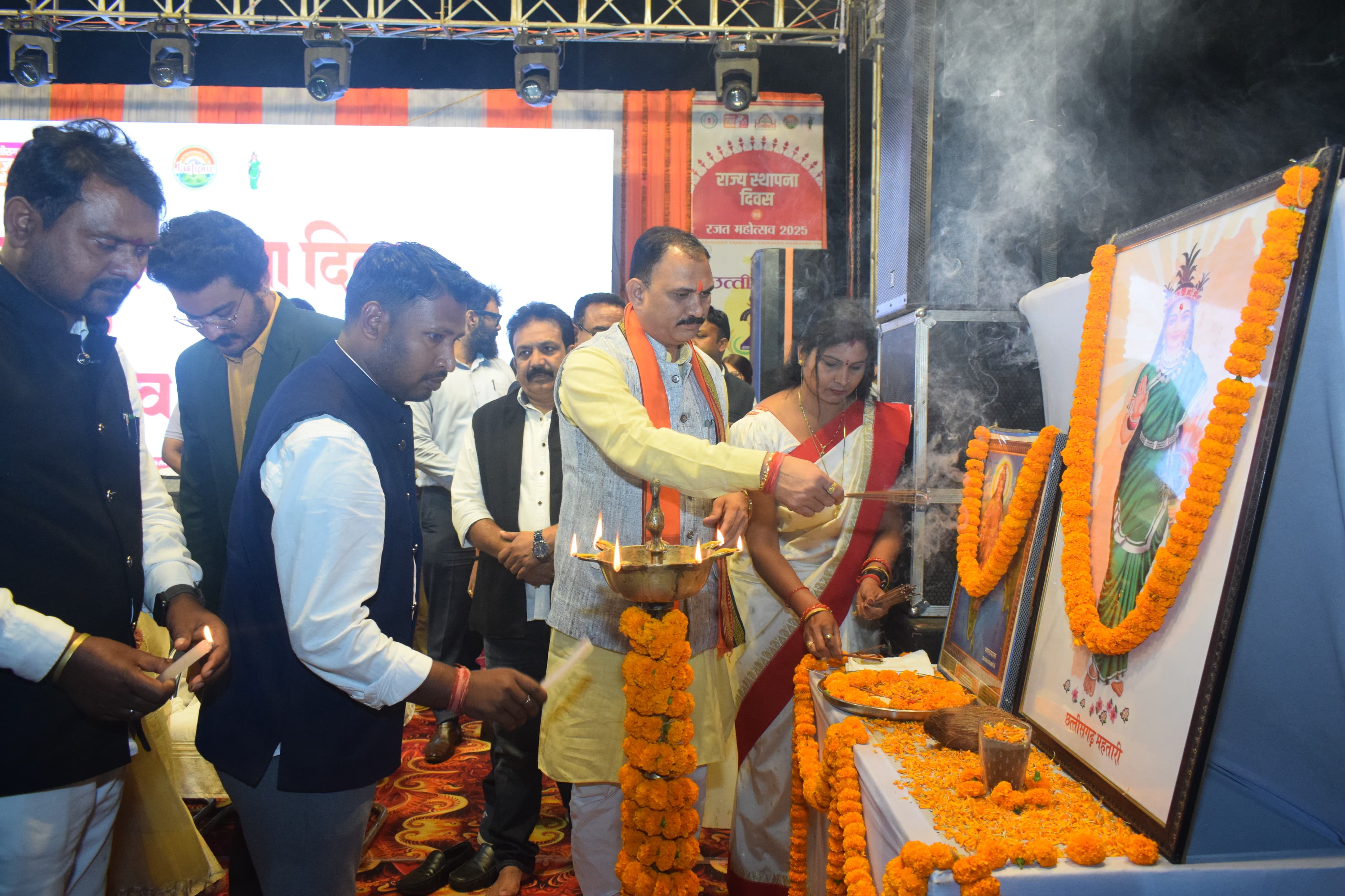 छत्तीसगढ़ स्थापना के 25 वर्ष पूरे होने पर रणजीता स्टेडियम में हुआ भव्य आयोजन : भारत रत्न पूर्व प्रधानमंत्री स्वर्गीय श्री अटल बिहारी वाजपेयी के &nbsp;सपनों के अनुरूप राज्य तेजी से प्रगति के मार्ग पर अग्रसर: श्री श्याम बिहारी जायसवाल