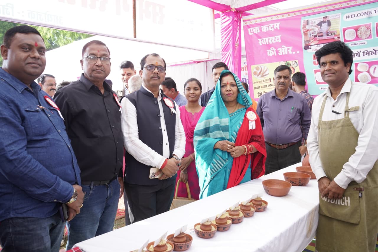 मयाली में संभाग स्तरीय सरस मेला का जिला पंचायत अध्यक्ष&nbsp; सालिक साय ने किया शुभारंभ