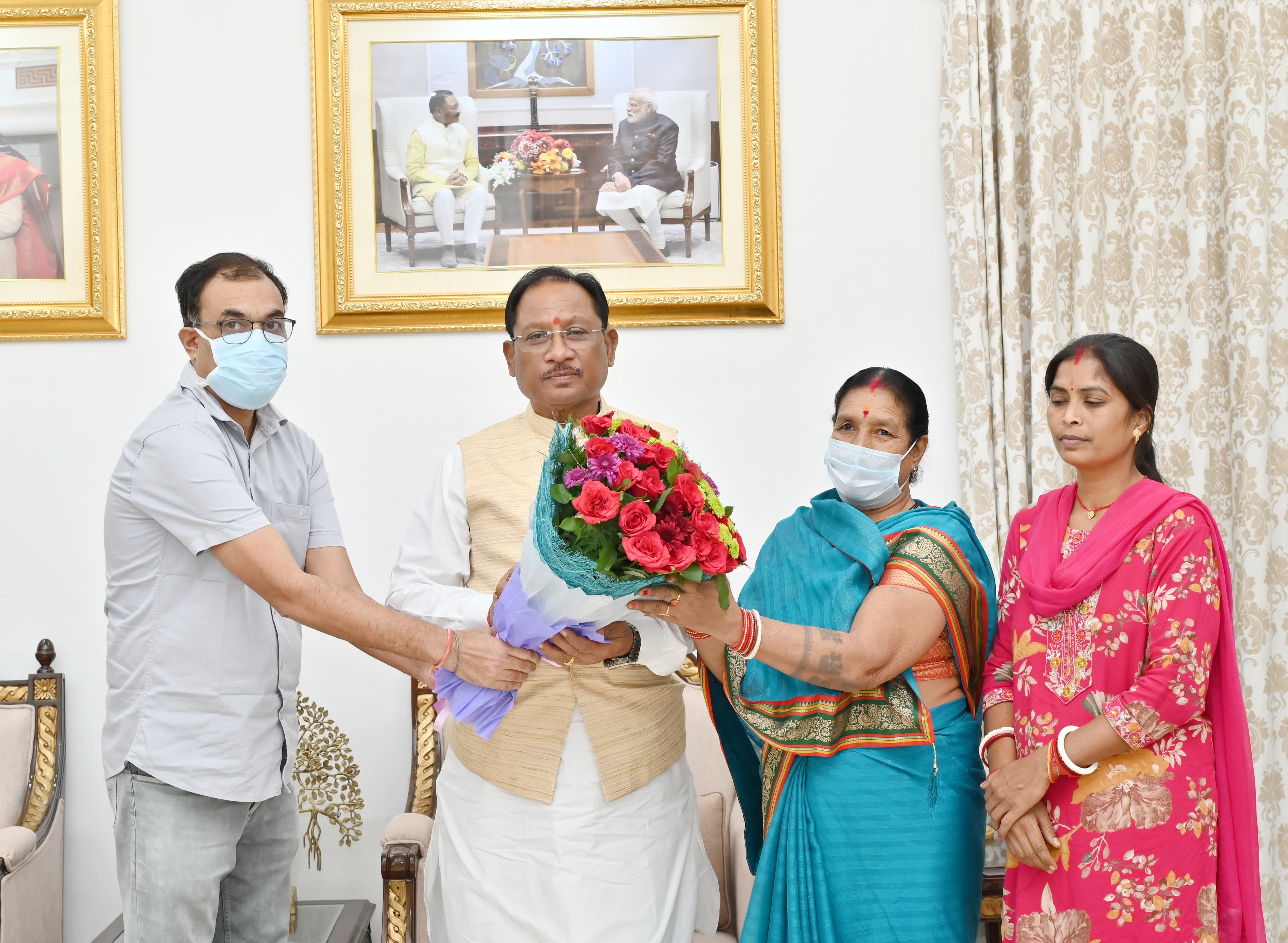 मुख्यमंत्री विशेष स्वास्थ्य सहायता योजना :शासकीय मदद से गणेशराम का किडनी प्रत्यारोपण सफल, मुख्यमंत्री से मिल कर परिवार ने जताया आभार