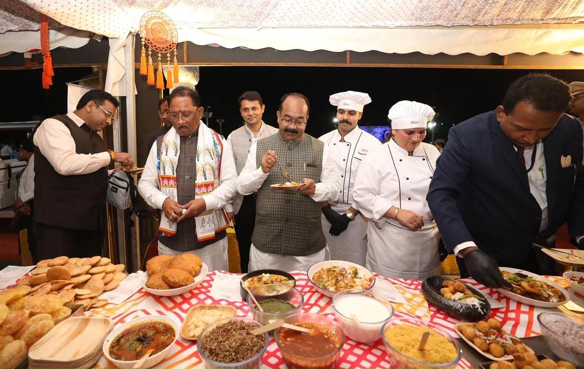 मुख्यमंत्री विष्णुदेव साय ने छत्तीसगढ़ पर्यटन मंडल के स्टॉल का किया अवलोकन,छत्तीसगढ़िया स्वाद से महक उठा केवड़िया