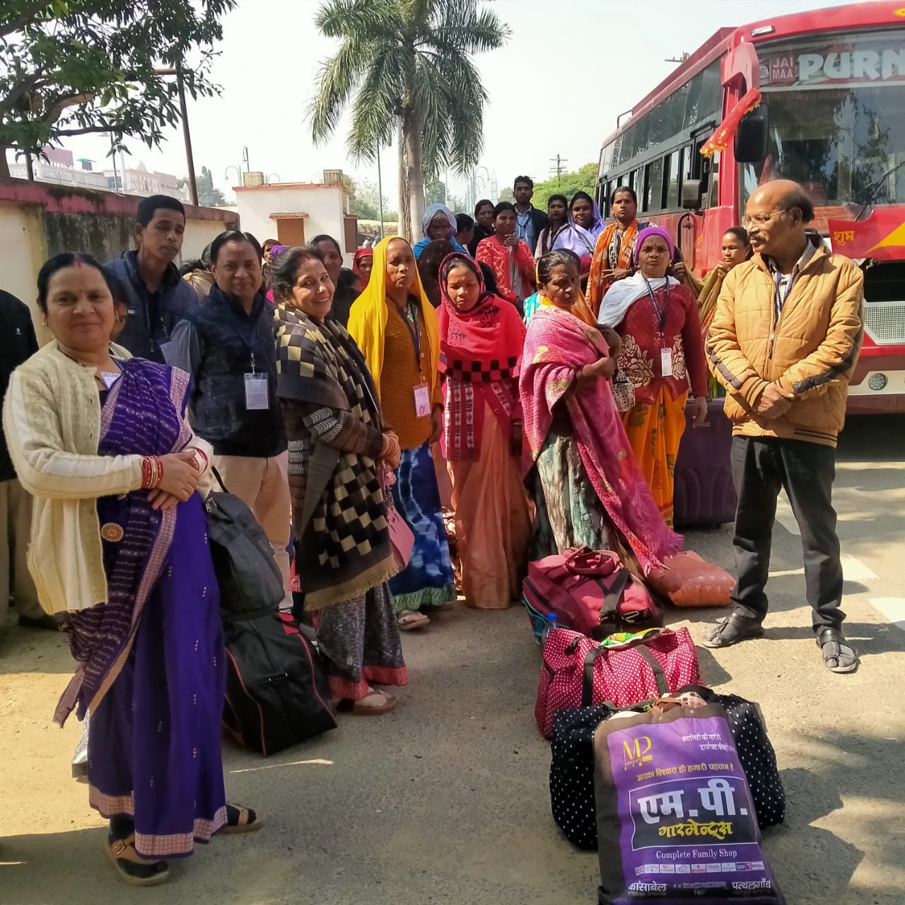 प्रभु श्री रामलला दर्शन अयोध्या धाम के लिए जिले से 204 श्रद्धालुओं को किया गया रवाना,अब तक 2040 श्रद्धालुओं का हुआ दर्शन