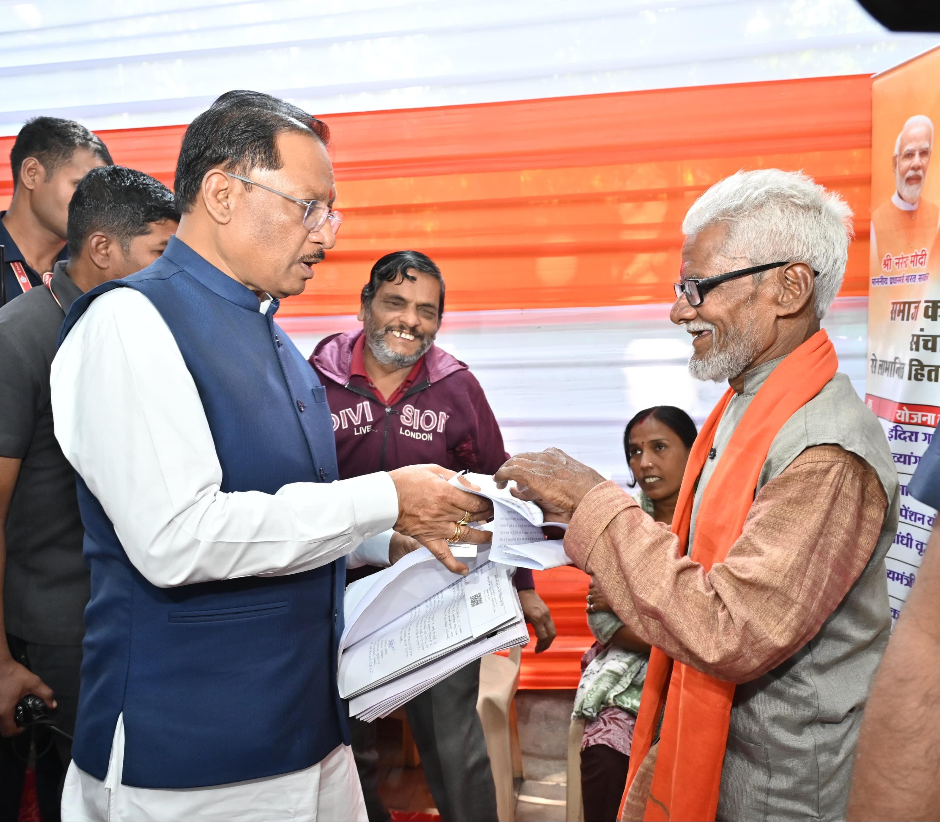 जनदर्शन एक बार फिर उम्मीदों बना केन्द्र , मुख्यमंत्री ने लोगों की समस्याएँ सुनीं, अधिकारियों को तत्काल समाधान के दिये निर्देश