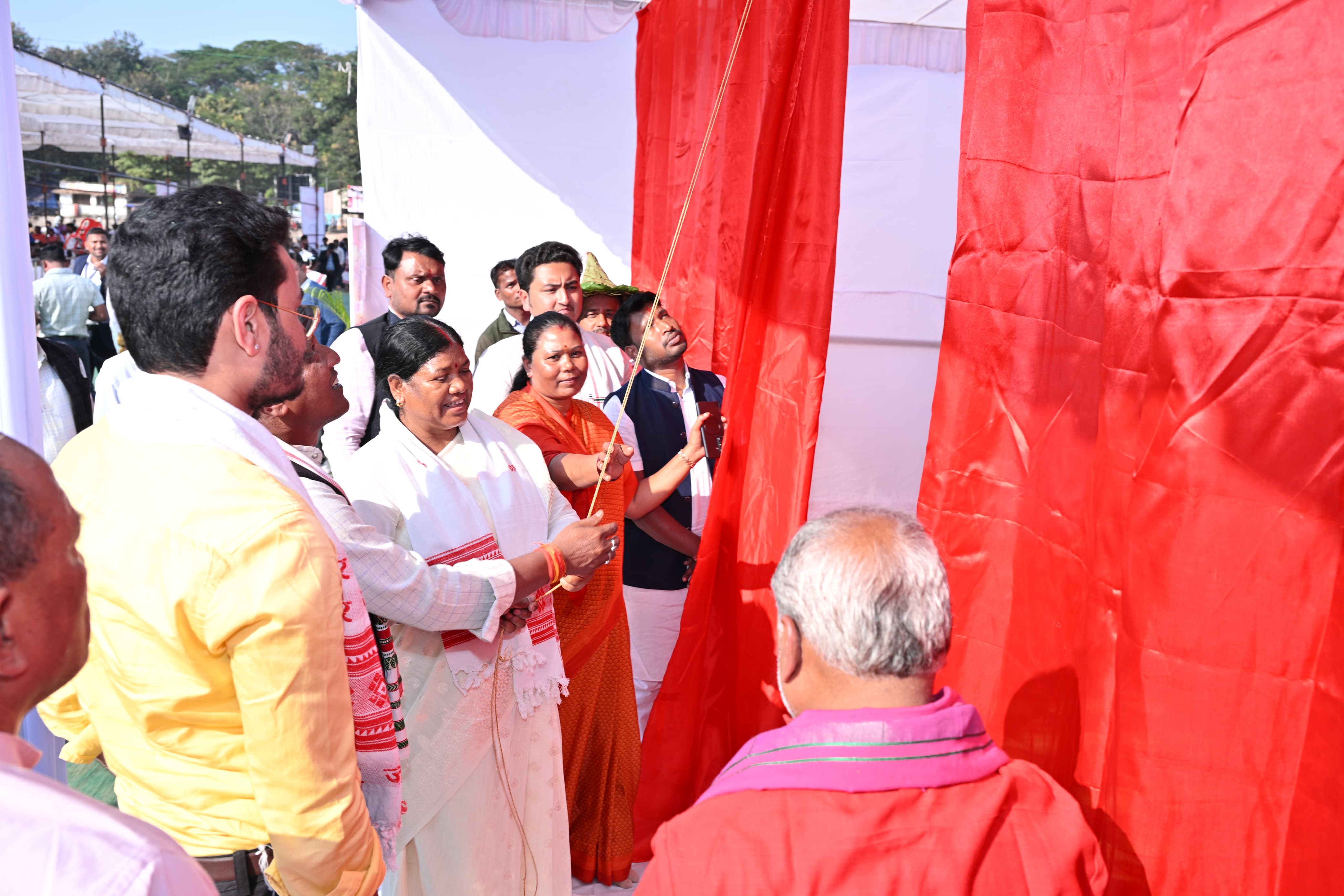 जनजातीय क्षेत्रों में विकास हेतु प्रधानमंत्री ने जिले वर्चुअली माध्यम से 129.15 करोड़ से अधिक की लागत के विकास कार्यों का किया लोकार्पण,भूमिपूजन और शिलान्यास