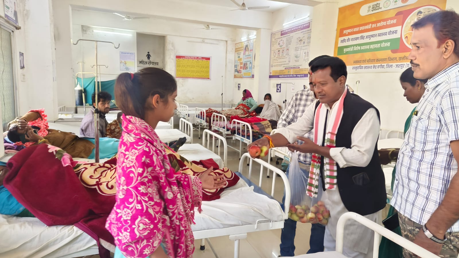 बगीचा के सामुदायिक स्वास्थ्य केंद्र का सांसद राधेश्याम राठिया ने किया निरीक्षण,बेहतर स्वास्थ्य सुविधाएं उपलब्ध कराने के दिए निर्देश&nbsp;