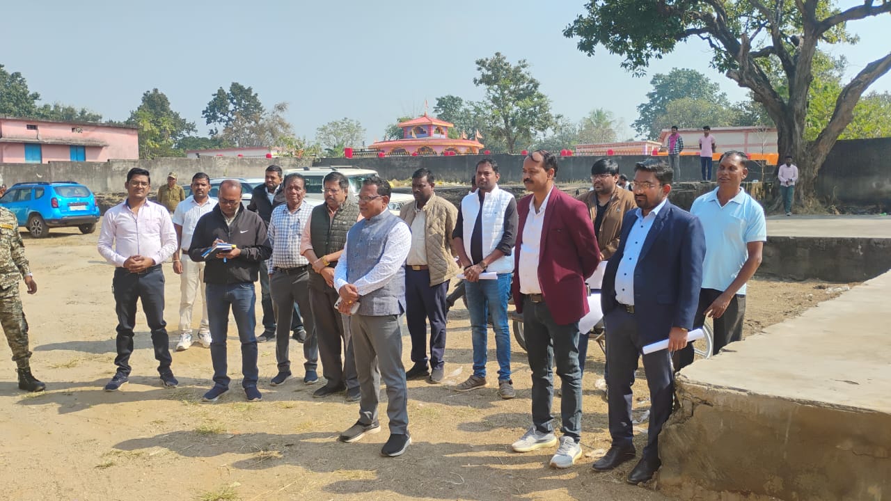 सरगुजा कमिश्नर श्री नरेन्द्र कुमार दुग्गा ने दुलदुला धान खरीदी केंद्र का किया निरीक्षण ,सुविधाओं की ली जानकारी&nbsp;