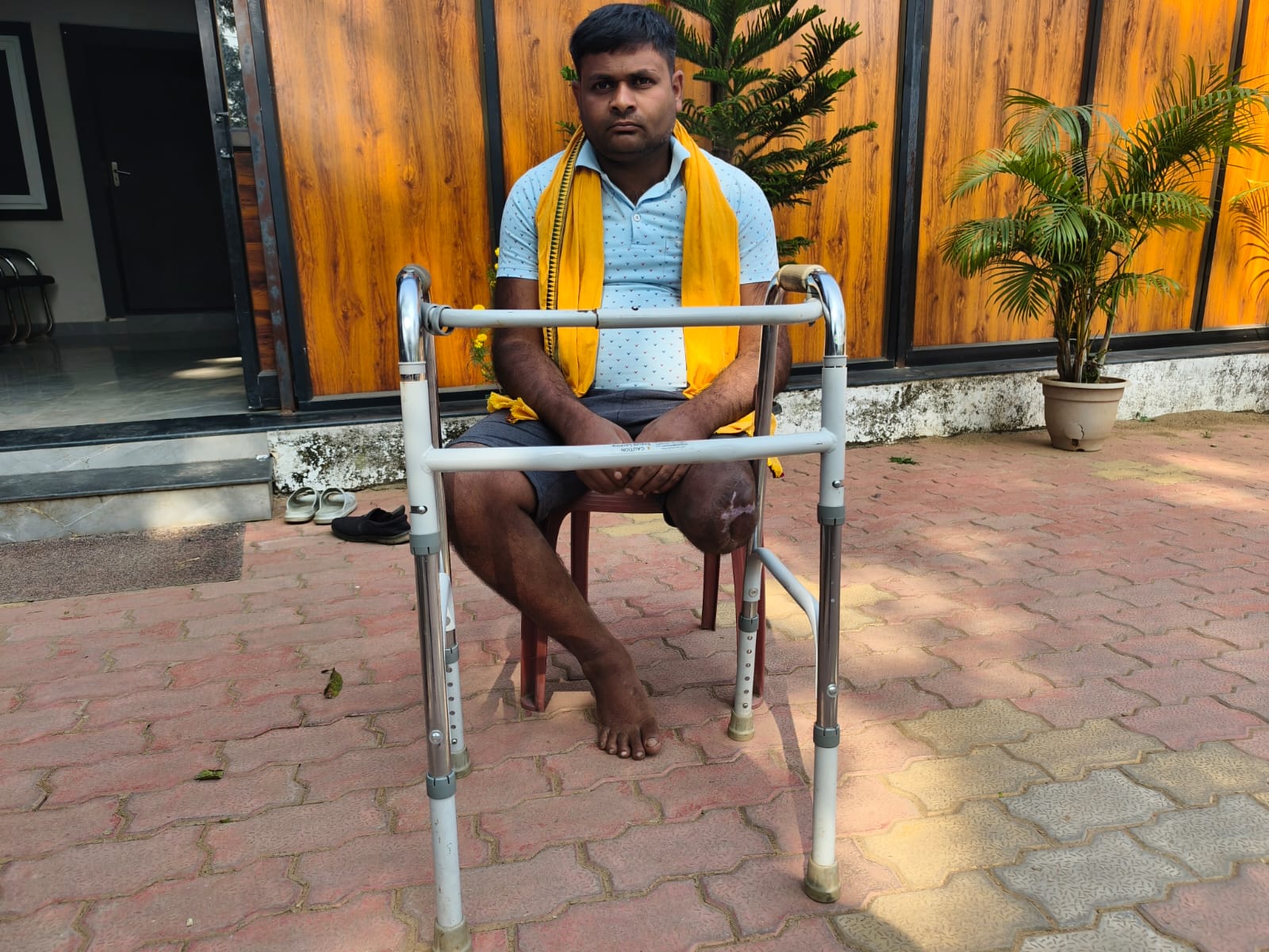 मुख्यमंत्री कैंप कार्यालय की पहल से हादसे में अपना एक पैर गवां चुके पुरेन्द्र का रायपुर में लगेगा नया कृत्रिम पैर,मुख्यमंत्री के प्रति किया आभार व्यक्त