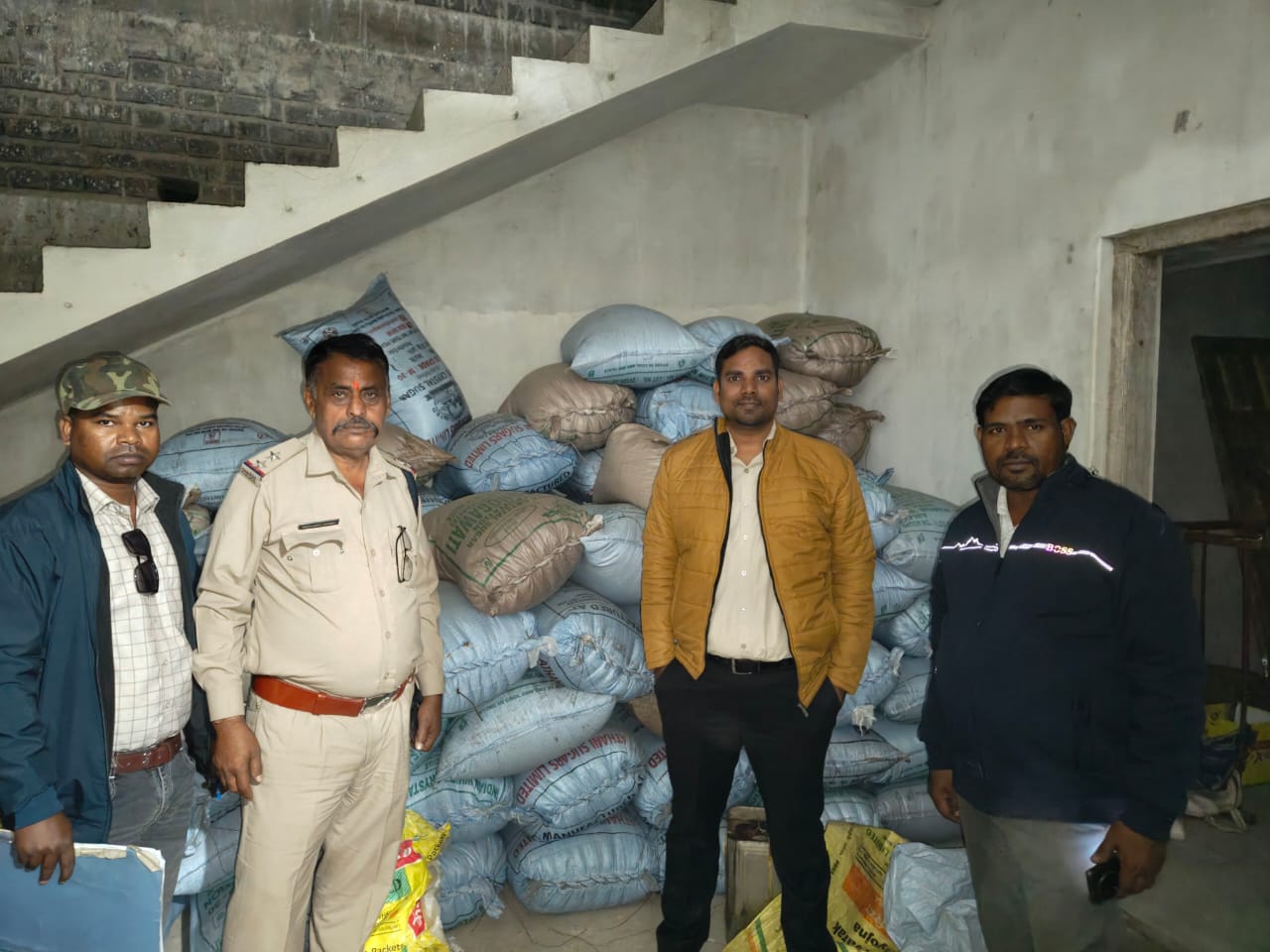 रायगढ़ : 51 कट्टा अवैध धान जब्त, प्रशासन का कोचियों पर सख्ती जारी .... सतत निगरानी से धान खरीदी व्यवस्था हुई पारदर्शी; वास्तविक किसानों के हक को सुनिश्चित करने में अहम कदम