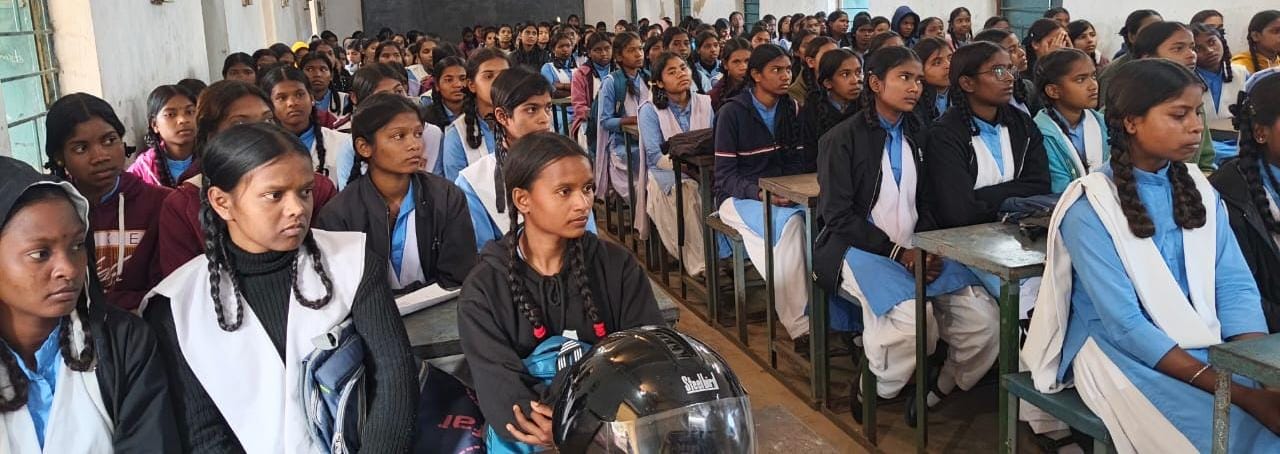 स्वास्थ्य, सुरक्षा और सशक्तिकरण&mdash;एक मंच पर मिली छात्राओं को संपूर्ण जानकारी&rdquo;....कन्या विद्यालय में स्वास्थ्य जागरूकता कार्यक्रम, विशेषज्ञों ने किया मार्गदर्शन