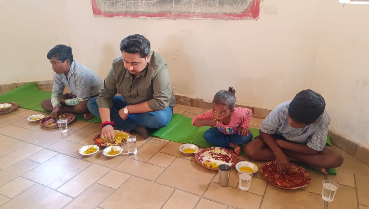 शिक्षा से ही देश का भविष्य मजबूत होगा &ndash; शौर्य प्रताप सिंह जूदेव,,&nbsp;केंदापानी स्कूल पहुँचे जिला पंचायत उपाध्यक्ष, बच्चों संग किया मध्यान भोजन