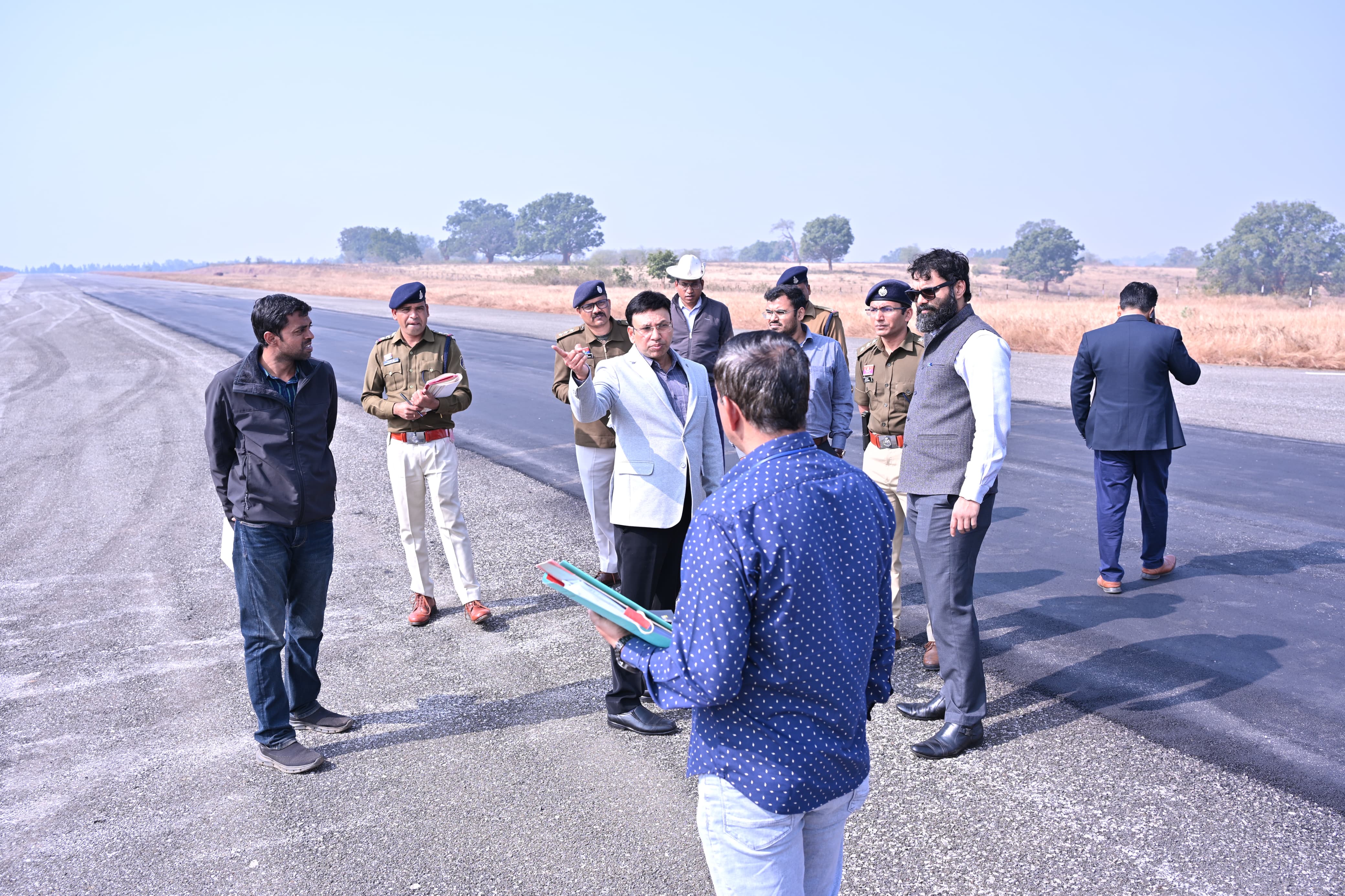 राष्ट्रपति के प्रस्तावित दौरे को लेकर प्रशासन अलर्ट,कलेक्टर-एसएसपी ने आगडीह में सुरक्षा व व्यवस्थाओं का लिया जायजा