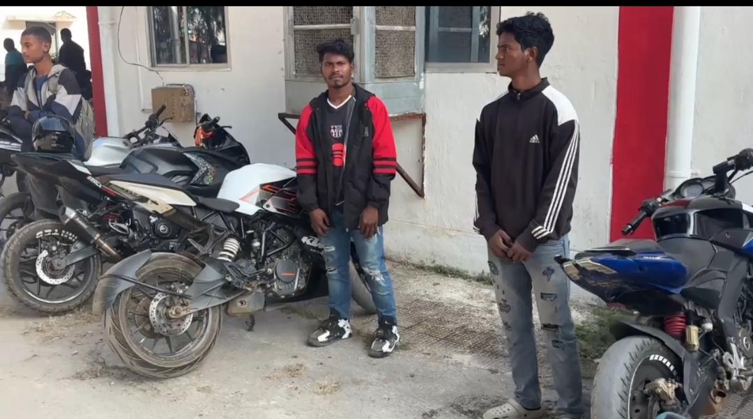 क्रिसमस और नव वर्ष से पहले जशपुर में ट्रैफिक उल्लंघनों पर पैनी नजर,44,300 रुपये का जुर्माना वसूला,स्टंट करने और शराब पीकर वाहन चलाने वालों को कुनकुरी में सबक,दी जीवन बचाने की चेतावनी