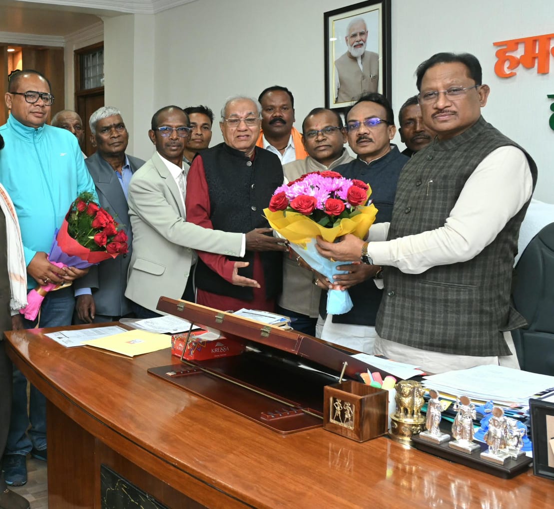 मुख्यमंत्री श्री साय से अखिल भारतीय राष्ट्रीय महासभा हल्बा हल्बी आदिवासी समाज के प्रतिनिधि मंडल के सदस्यों ने सौजन्य मुलाकात की,अमर शहीद गैंदसिंह जी के शहादत दिवस कार्यक्रम के लिए किया आमंत्रित