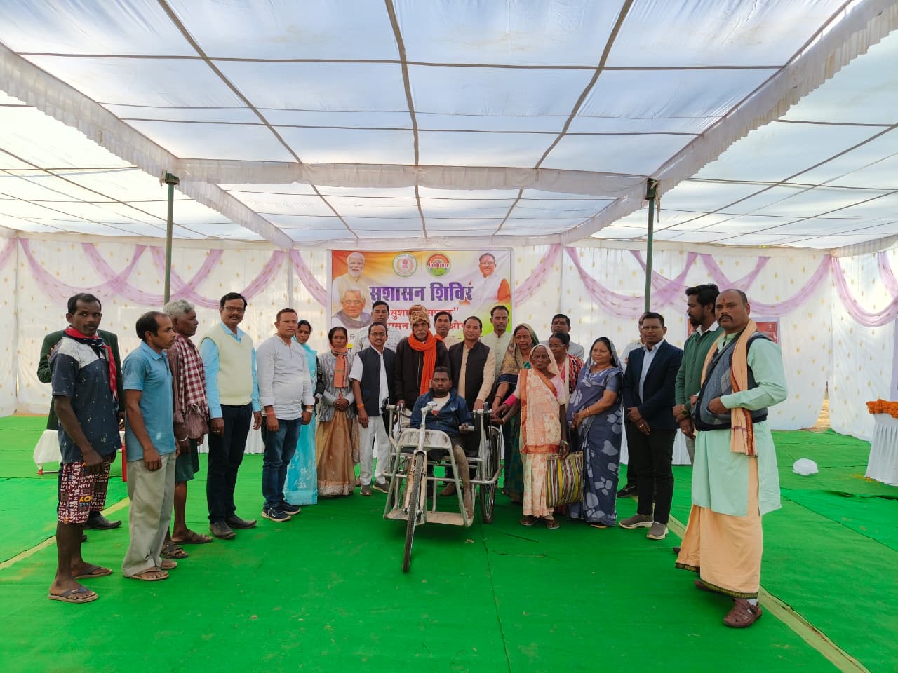 प्रशासन गांव की ओर&rdquo; पहल से फरसाबहार में मिले त्वरित लाभ,सुशासन शिविर बना जरूरतमंदों के जीवन में बदलाव की मिसाल,शिविर में 28 आवेदन हुए प्राप्त