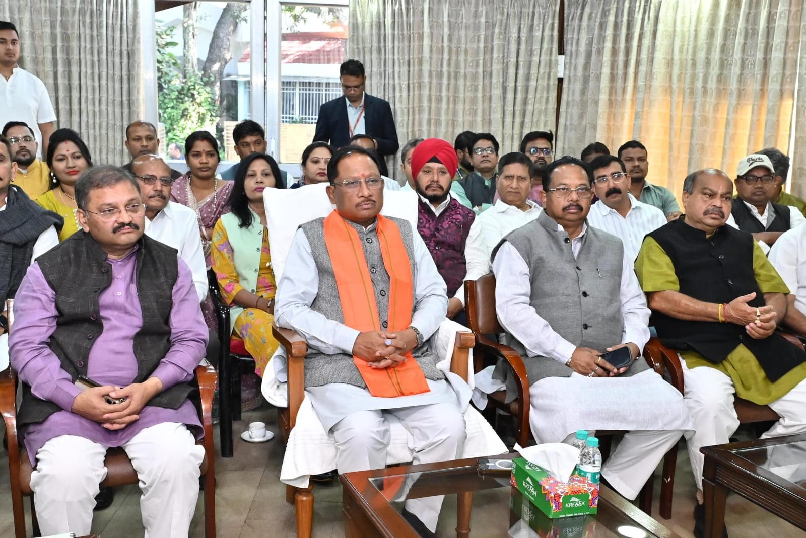 मुख्यमंत्री निवास में जनप्रतिनिधियों की उपस्थिति में सुनी गई &lsquo;मन की बात&rsquo;, स्वदेशी और स्वास्थ्य जागरूकता का मिला संदेश