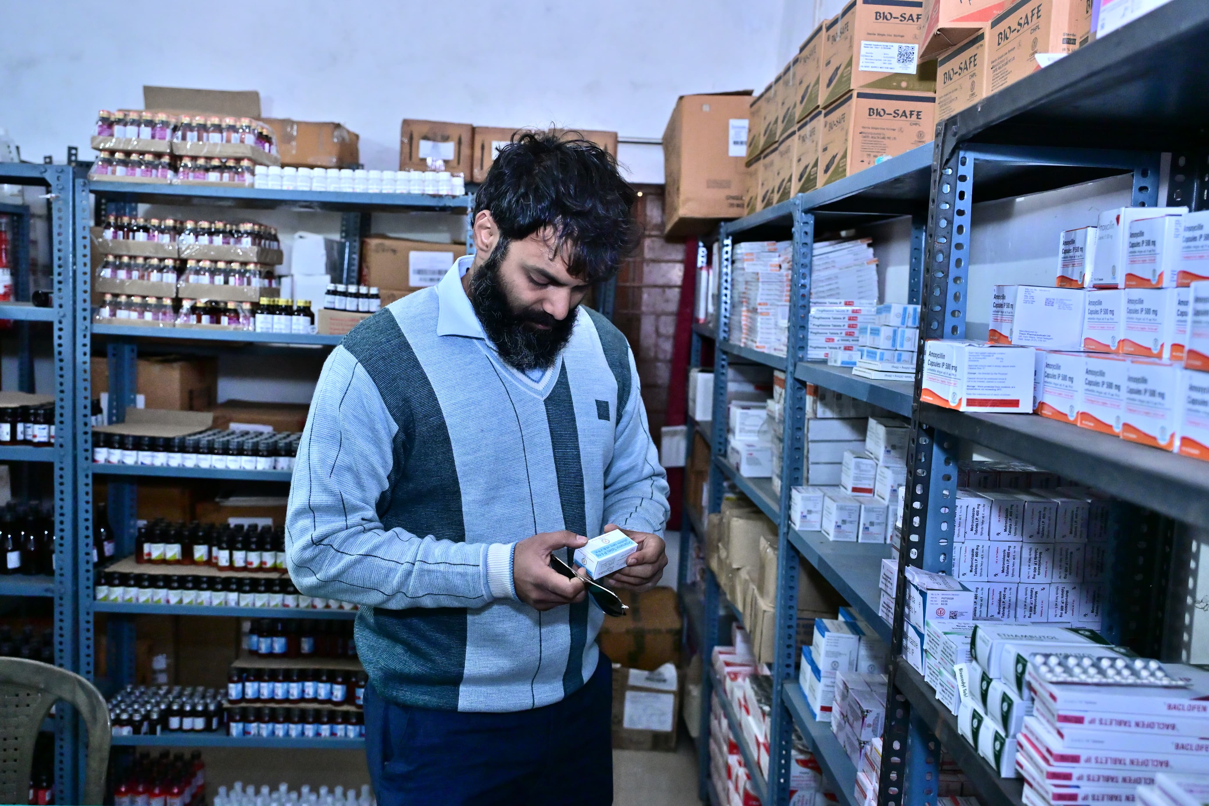 स्वास्थ्य व्यवस्था में किसी भी लापरवाही को नहीं किया जाएगा बर्दाश्त, कलेक्टर रोहित व्यास ने पीएचसी सुलेसा का निरीक्षण कर दवाओं, साफ-सफाई और सुविधाओं को लेकर दिए स्पष्ट निर्देश