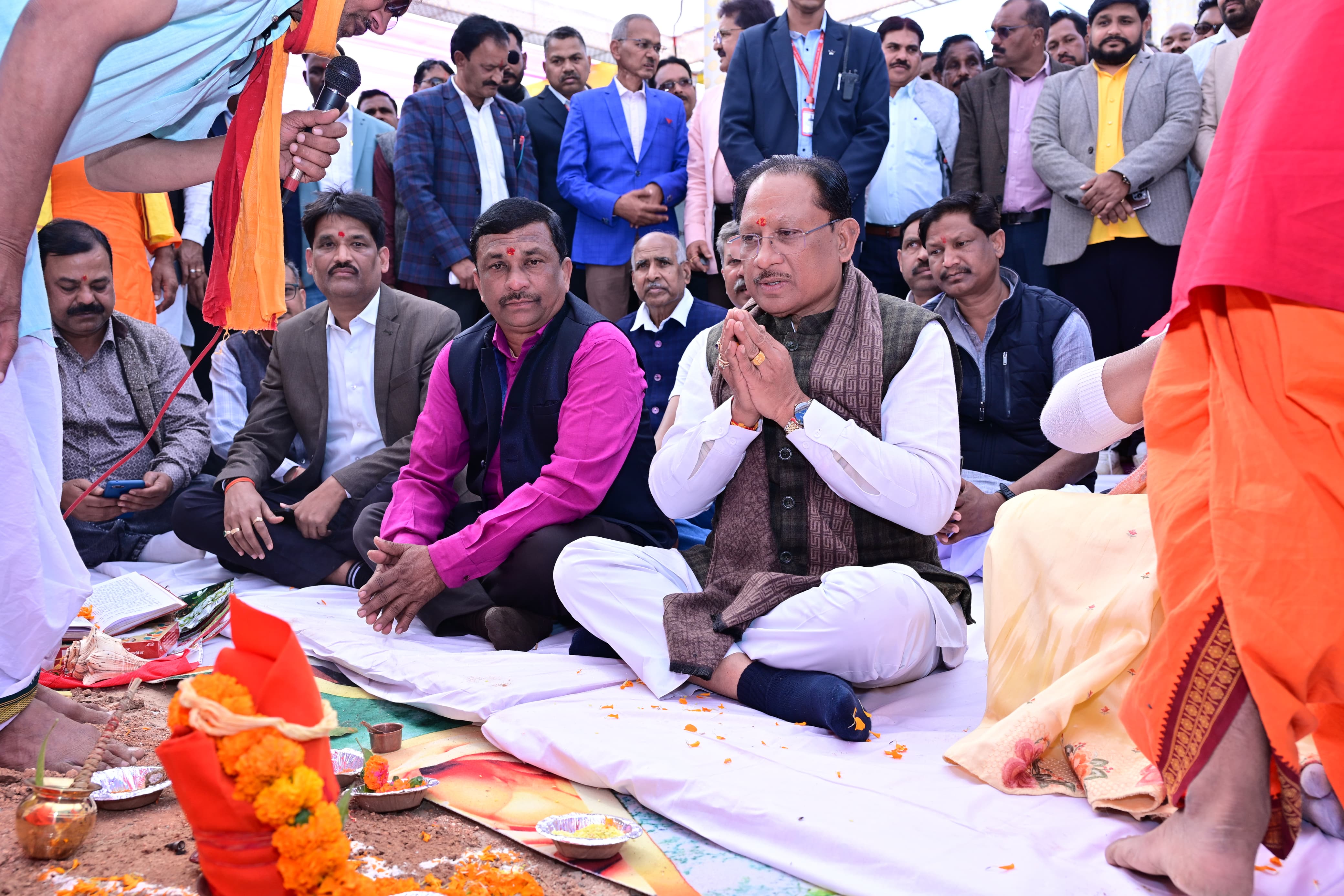 बगीचा के आम नागरिकों की मांग हुई पूरी : मुख्यमंत्री ने नगर पंचायत बगीचा में बस स्टैंड के पास गौरव पथ के निर्माण कार्य का किया भूमि पूजन&nbsp;