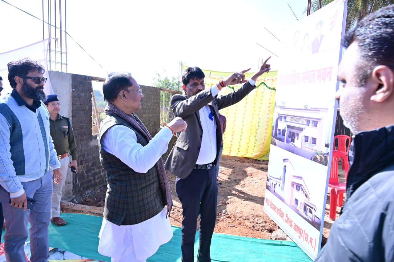 मुख्यमंत्री विष्णुदेव साय ने बगीचा में 1 करोड़ की लागत से बन रहे मंगल भवन निर्माण कार्य का किया अवलोकन,गुणवत्ता और समय-सीमा पर दिया विशेष जोर