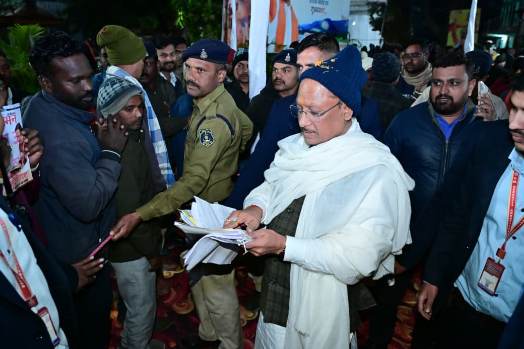मुख्यमंत्री श्री विष्णु देव साय ने बगिया में जनदर्शन के दौरान &nbsp;आमजनों से किया सीधा संवाद,समस्याओं के त्वरित, संवेदनशील एवं प्राथमिकता से निराकरण के दिए निर्देश