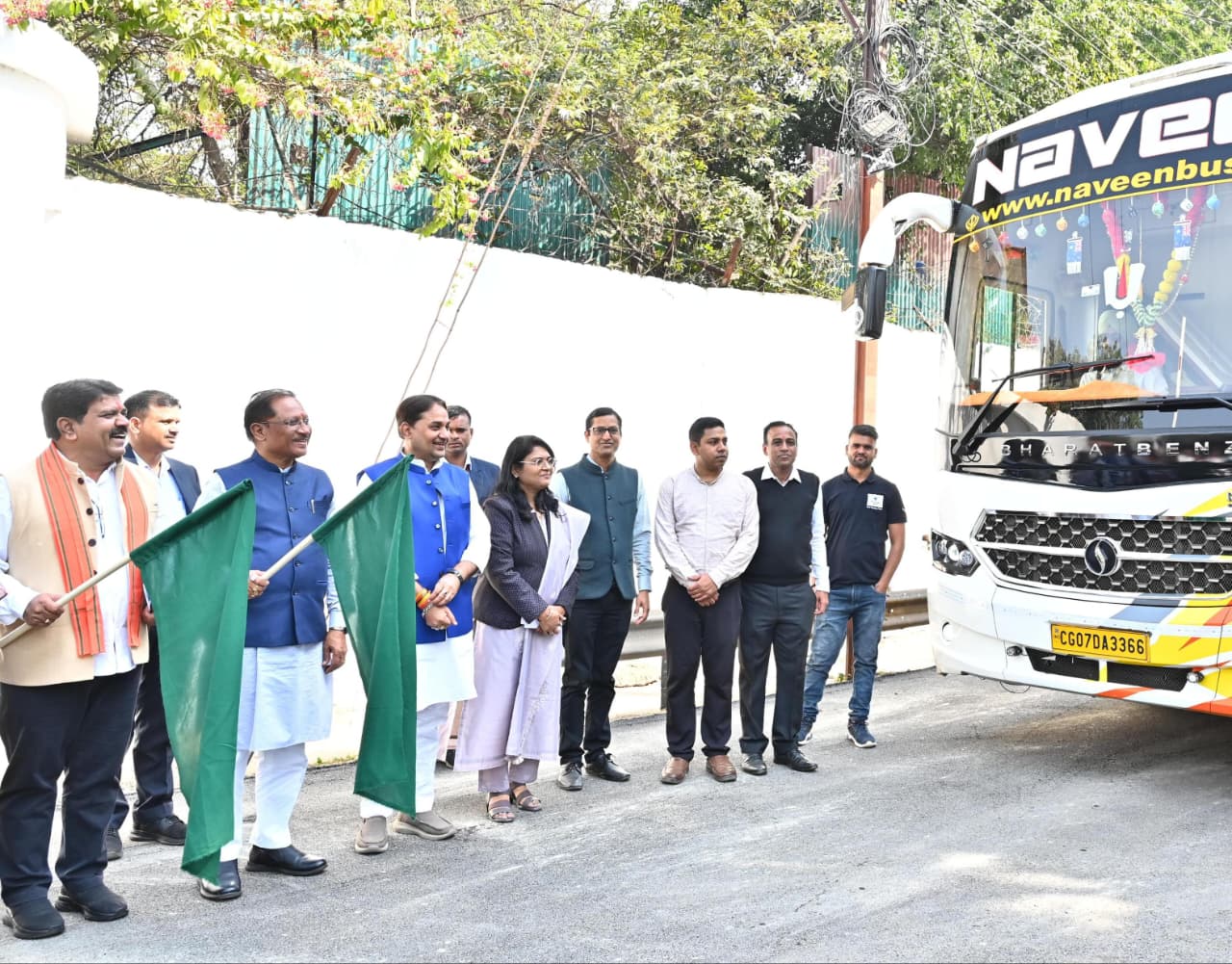 बस्तर संभाग के 60 पंचायत प्रतिनिधि महाराष्ट्र जाकर सीखेंगे पंचायत राज की नई कार्यप्रणाली, ग्रामीण विकास को मिलेगी नई गति,मुख्यमंत्री ने दिखाई हरी झंडी