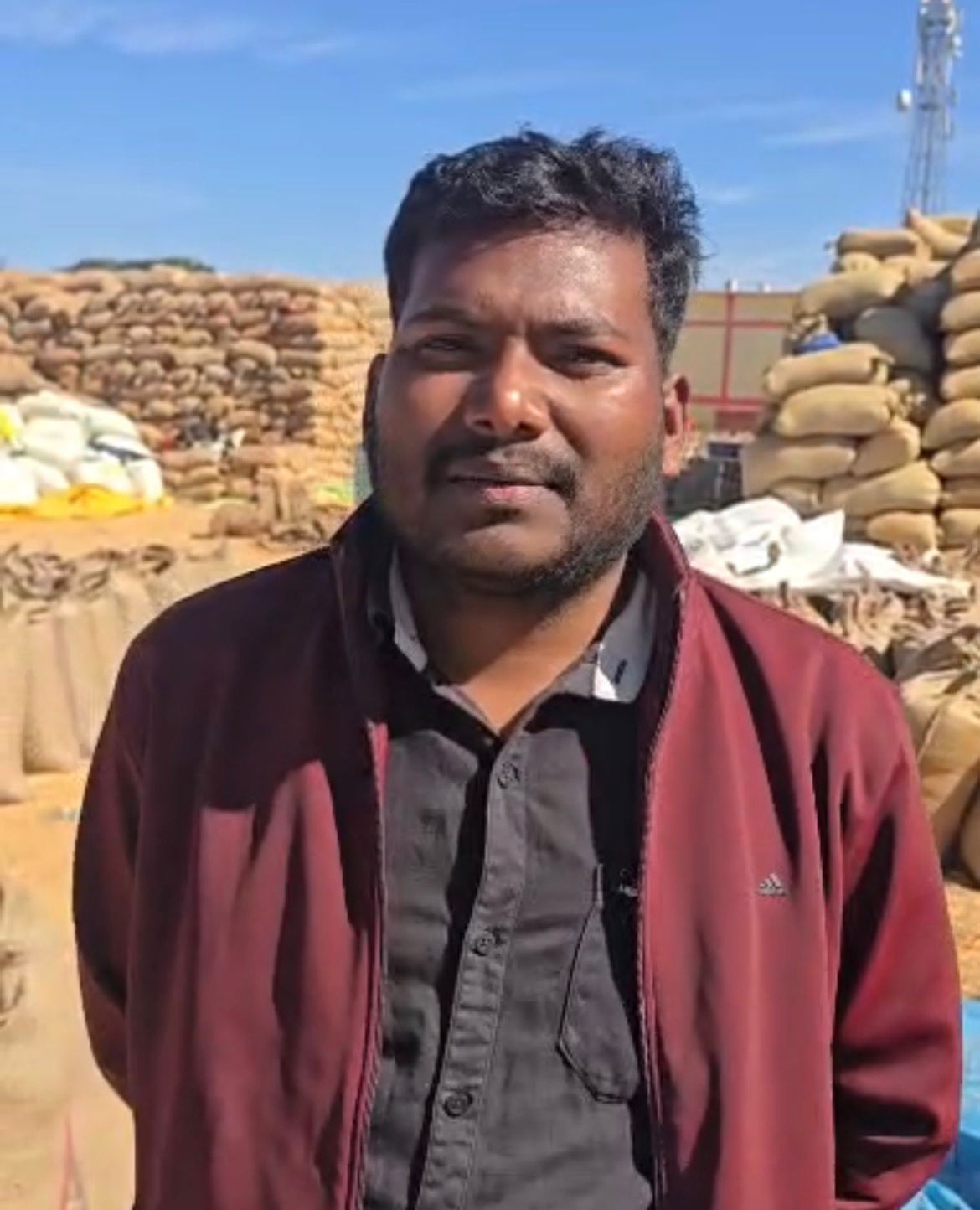 किसान बिना किसी परेशानी के अपनी उपज का बेच रहे धान,खरीदी केन्द्र की व्यस्था से किसान है खुश&nbsp;