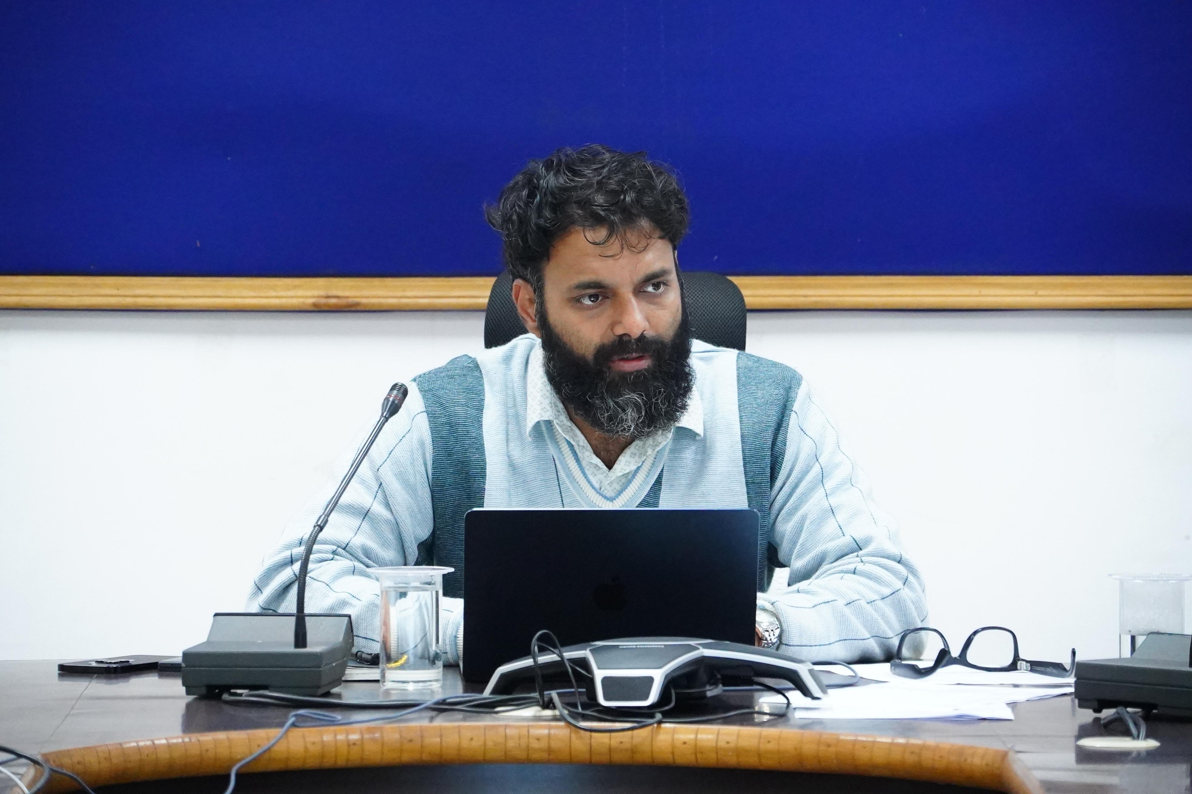 परीक्षा के दौरान विद्यार्थियों की एकाग्रता से खिलवाड़ नहीं होगा, कलेक्टर रोहित व्यास का बड़ा फैसला&mdash;31 मार्च तक जशपुर जिले में तेज संगीत, लाउडस्पीकर, हार्न और अनावश्यक कोलाहल पर सख्त प्रतिबंध