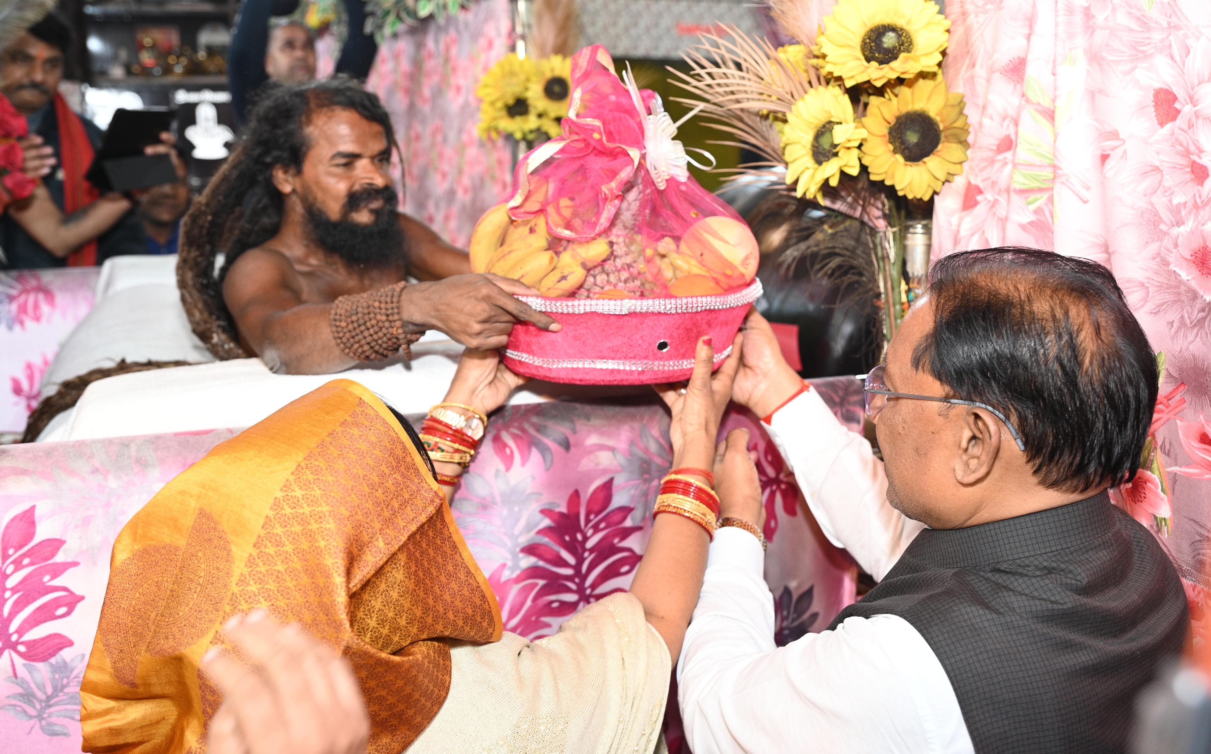 मुख्यमंत्री श्री विष्णु देव साय ने सपत्नीक श्री श्री 108 श्री सत्यनारायण बाबा धाम में की पूजा-अर्चना,प्रदेशवासियों की सुख-समृद्धि और खुशहाली की कामना-श्रद्धा और आस्था का प्रमुख केंद्र बाबा धाम &ndash; मुख्यमंत्री श्री विष्णु देव साय