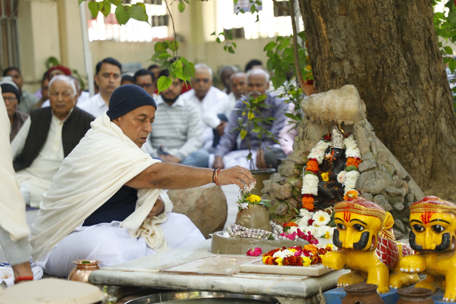 अघोर पीठ, श्री सर्वेश्वरी समूह के &nbsp;पड़ाव आश्रम में श्रद्धा और भक्ति के साथ मनाई गई महाशिवरात्रि, पूज्यपाद बाबा औघड़ गुरुपद संभव राम जी के सान्निध्य में हुआ पार्थिव शिवलिंग पूजन
