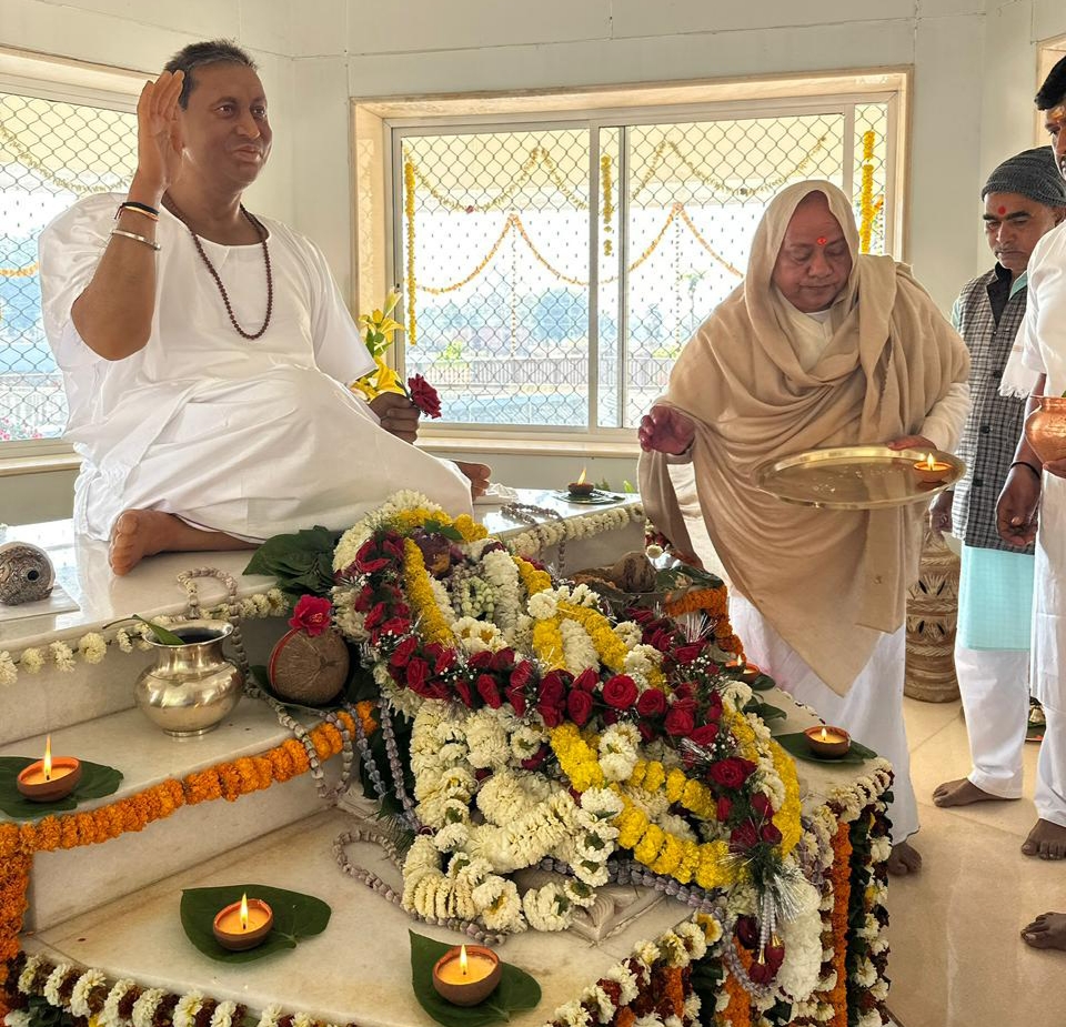 अघोरेश्वर भगवान राम महाविभूति स्थल स्थापना दिवस पर नारायणपुर-चिटकवाईन आश्रम में भक्ति का महासंगम, सुबह से शुरू हुआ विशेष पूजन और अखण्ड अष्टयाम संकीर्तन, देश-प्रदेश से पहुंचे श्रद्धालु, अंतिम दिन महाआरती के साथ होगा भव्य समापन