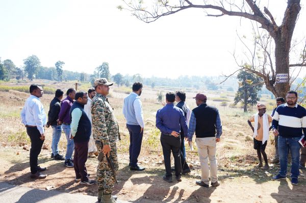 सन्ना में तीरंदाजी आकादमी स्थल, सामुदायिक स्वास्थ्य केंद्र और पंचायत चुनाव की तैयारियों का कलेक्टर ने अवलोकन कर आवश्यक दिशा-निर्देश दिए