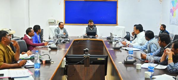 जशपुर कलेक्टर ने निर्माण एजेंसियों की समीक्षा बैठक ली,पीएम जनमन योजना के कार्यों को सभी विभागों को आपसी समन्वय से कार्यों को प्राथमिकता के साथ करने के दिए निर्देश