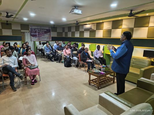 कलेक्टर रोहित व्यास के निर्देश पर संकल्प शिक्षण संस्थान जशपुर में भौतिकी के शिक्षकों का उन्मुखीकरण का हुआ आयोजन,वैज्ञानिक डॉ. आर. श्रीनिवास ने दिया प्रशिक्षण