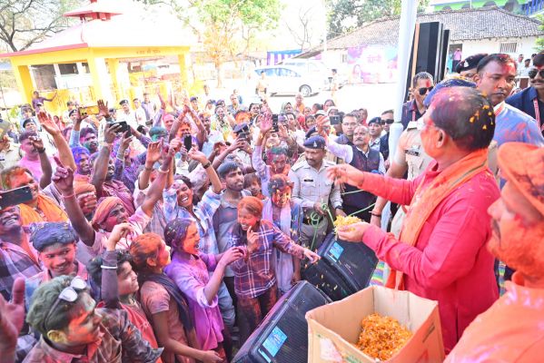 मुख्यमंत्री ने प्रदेशवासियों को रंगों और उल्लास के महापर्व होली की हार्दिक बधाई एवं शुभकामनाएँ दी