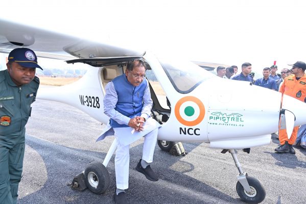 जशपुर में पहली बार विमान उड़ानें का दिया गया प्रशिक्षण,सीजी एअर स्कवाड्रन एनसीसी रायपुर के कैडेट्स का मुख्यमंत्री ने किया उत्साह वर्धन&nbsp;