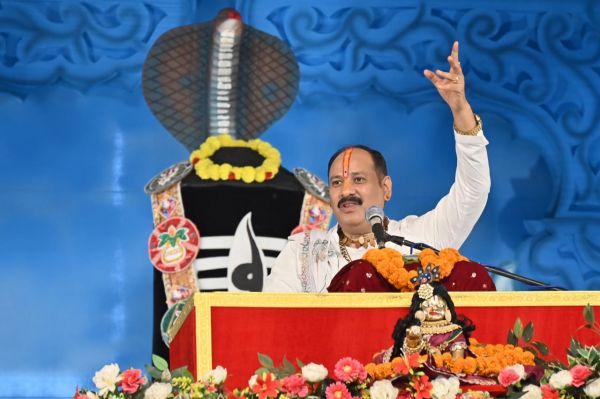 शिवमहापुराण का तीसरा दिन : देव हो या मानव जिसने भी इस लोक में जन्म लिया उन्हें सुख के साथ दुख भी झेलना पड़ेगाः पंडित श्री प्रदीप मिश्रा