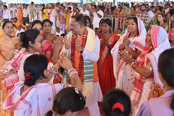 शिवपुराण कथा का पांचवा दिन: मुख्यमंत्री आज शिव महापुराण कथा में हुए शामिल विशेष पिछड़ी जनजाति पहाड़ी कोरवा और बिरहोर जनजाति परिवारों के साथ बैठकर कथा सुनकर लिया आनंद&nbsp;&nbsp;