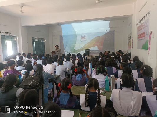 बगिया के हाई स्कूल में विद्यार्थियों के लिए AI और ChatGPT कार्यशाला हुआ संपन्न, आयोजित वर्कशॉप से अध्ययन में विद्यार्थी एआई सीख रहे&nbsp;