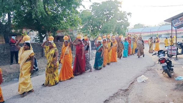 संत शिरोमणि भक्त माता कर्मा जयंती का हुआ भव्य आयोजन....पारंपरिक वाद्य यंत्रों के साथ हुआ कलश यात्रा, समाज को संगठित करने एवं नगर के प्रत्येक सामाजिक बंधुओं को संघ से जोड़ने का लिया संकल्प