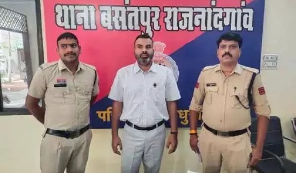 CG Crime : कोचिंग सेंटर के संचालक ने किया सोशल मीडिया में आपत्तिजनक पोस्ट...हुआ गिरफ्तार...पढ़ें पूरी समाचार