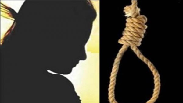24 वर्षीय युवती ने सगाई से एक दिन पहले फांसी लगाकर दी अपनी जान...माता-पिता हैरान- परेशान...जांच में जुटी पुलिस...पढ़ें पूरी खबर