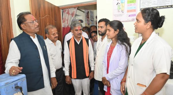 सहसपुर आयुष्मान आरोग्य मंदिर का मुख्यमंत्री ने किया औचक निरीक्षण संस्थागत प्रसव को प्रोत्साहित करने के दिए निर्देश