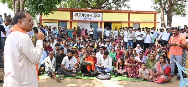 छिंदिया गांव में&nbsp; सीएम आकस्मिक दौरा, सुशासन तिहार के तहत चौपाल लगाकर ग्रामीणों से किया सीधा संवाद