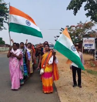 राष्ट्रीय सुरक्षा के लिए गांव में हुए सब एकजुट.....ग्राम पंचायत जुरूडाँड़ में तिरंगा यात्रा में उमड़ा जन सैलाब,