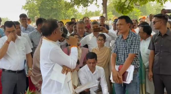 सरकारी योजनाओं में लापरवाही और अनियमित्ता पर&nbsp; मुख्यमंत्री का दिखा आज रौद्र रूप&nbsp;